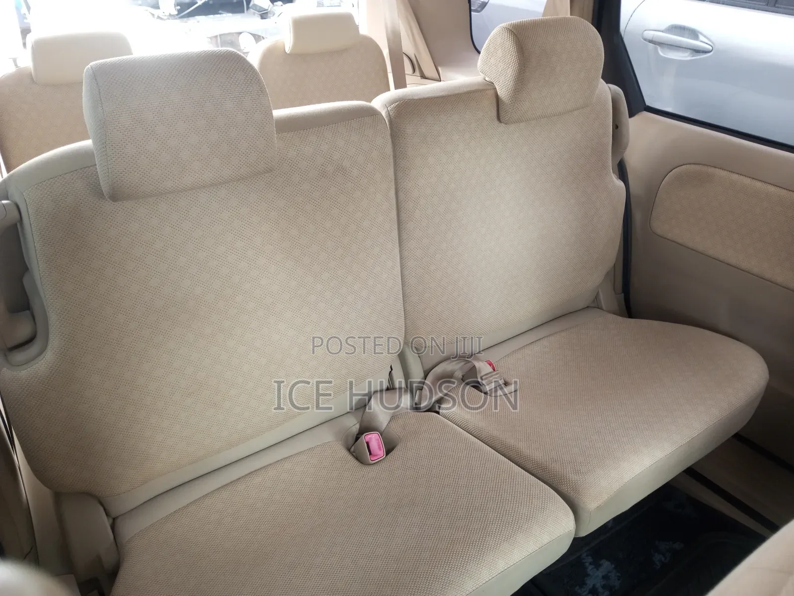 Toyota Sienta 2010 Ivory