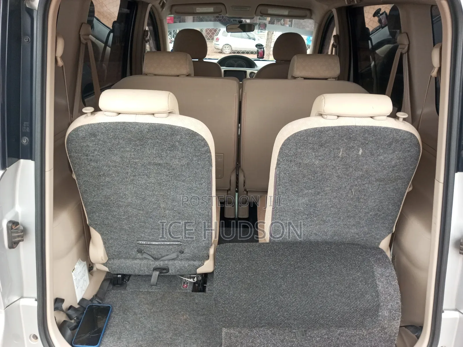 Toyota Sienta 2010 Ivory