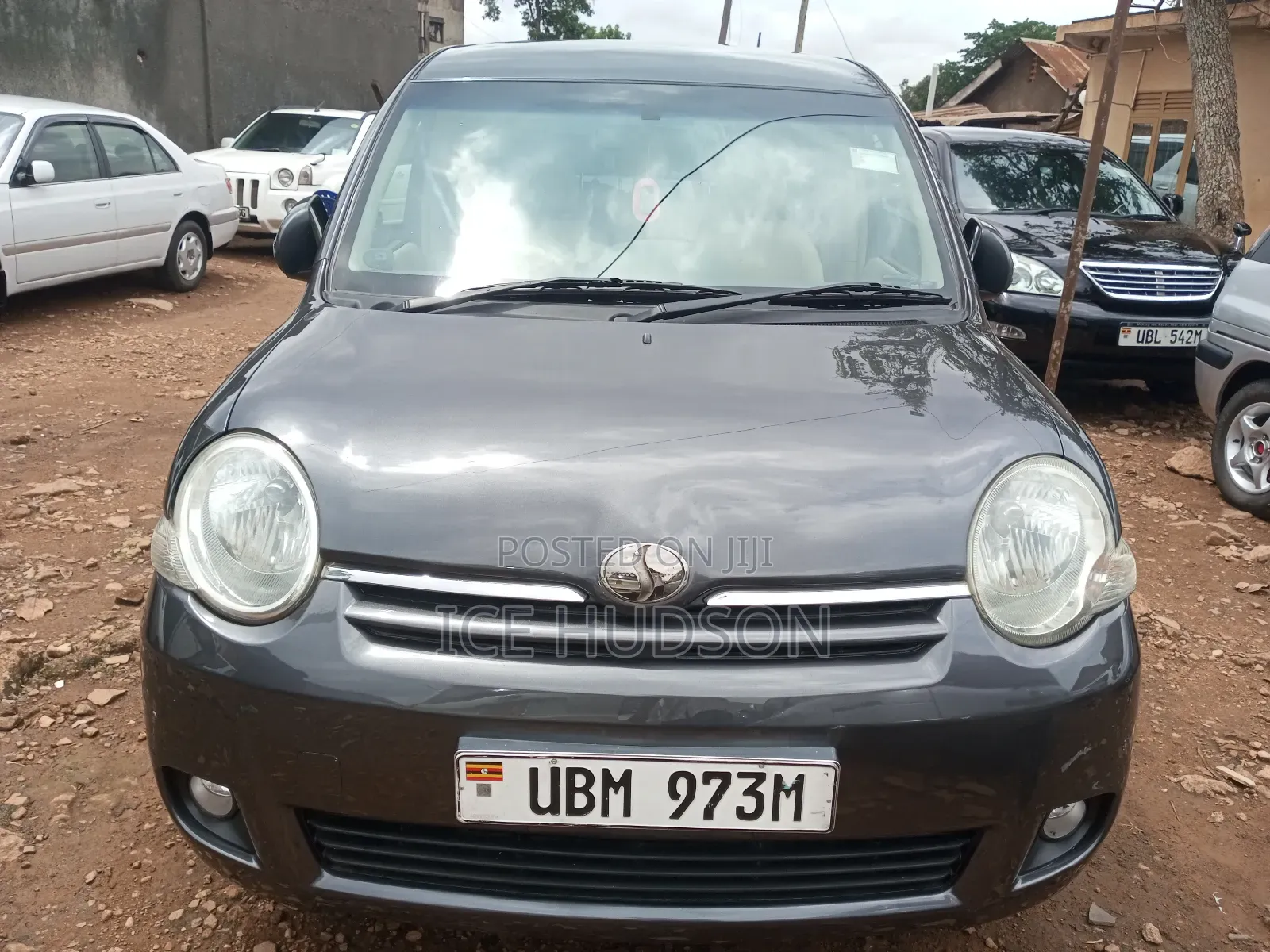 Toyota Sienta 2009 Ivory