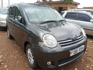 Toyota Sienta 2009 Ivory