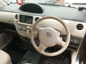 Toyota Sienta 2009 Ivory