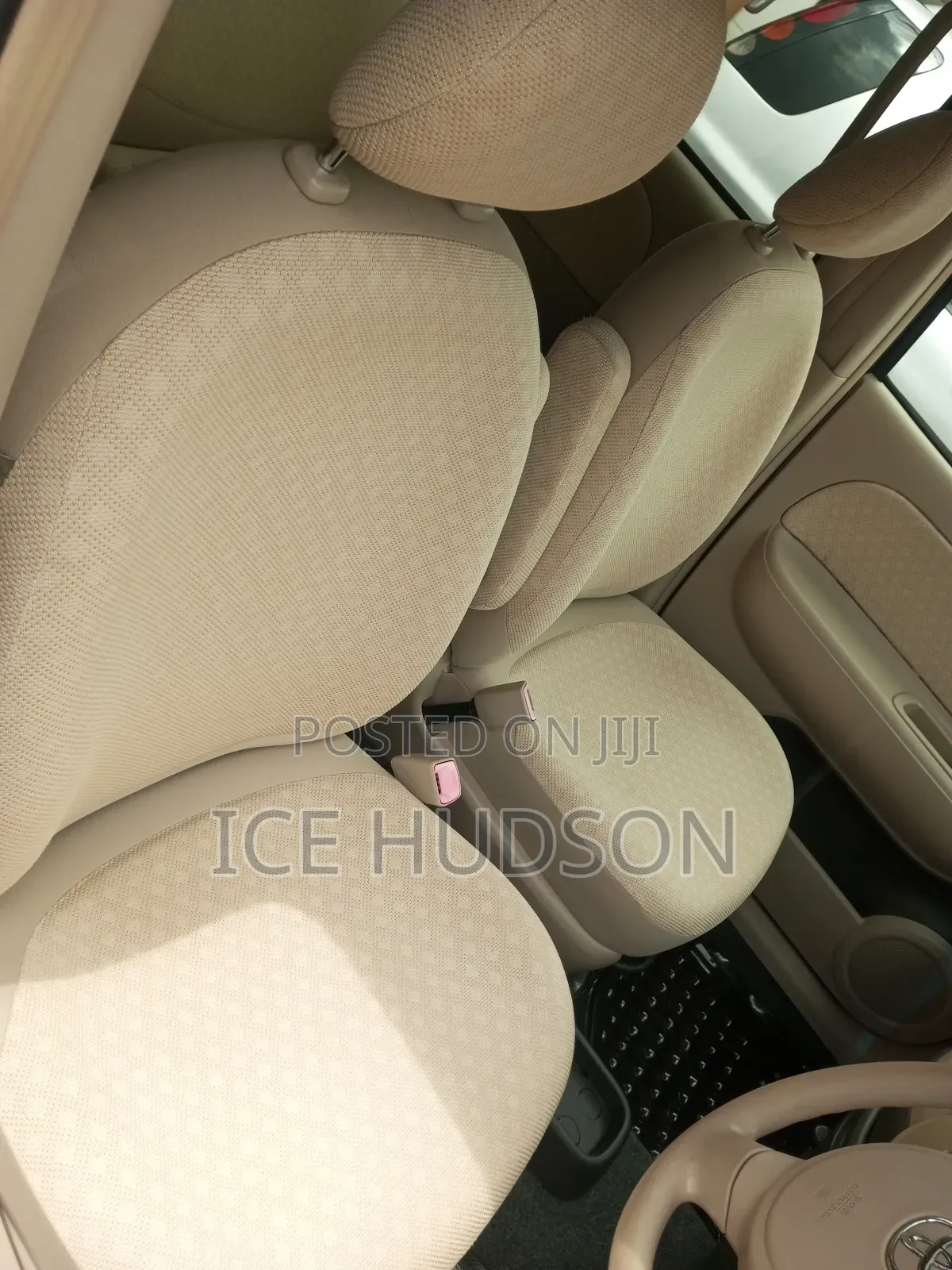 Toyota Sienta 2009 Ivory