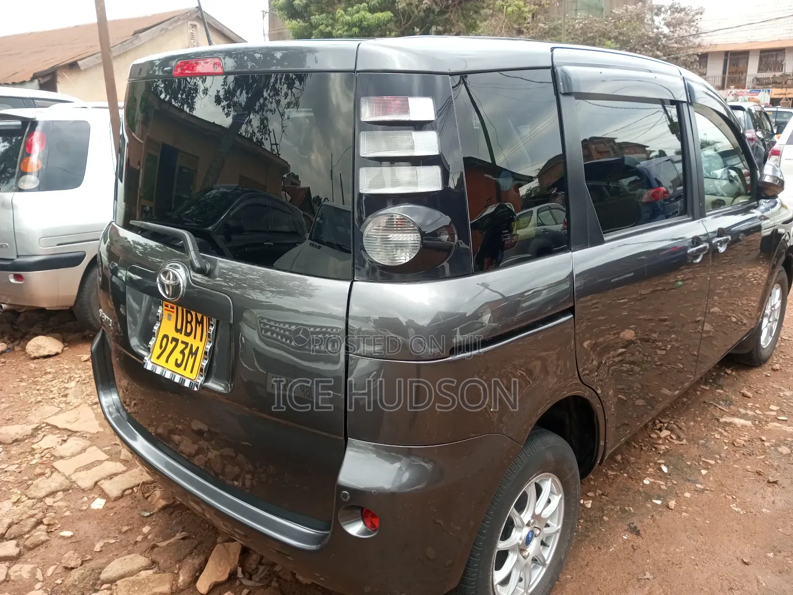 Toyota Sienta 2009 Ivory