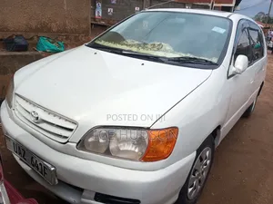 Toyota Ipsum 2000 Beige