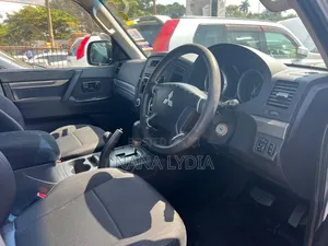 Mitsubishi Pajero 2012 Silver