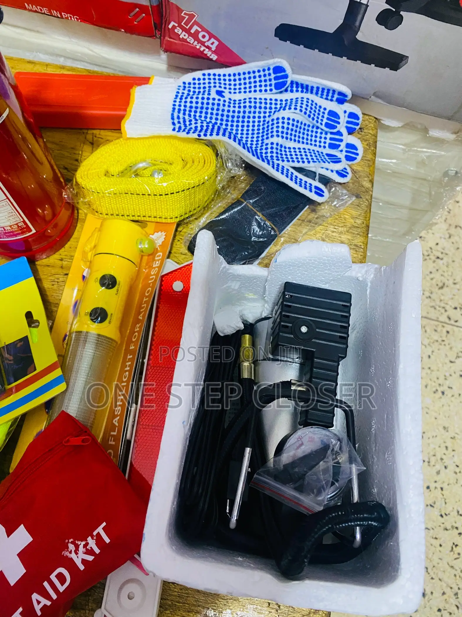 Saftey Car Kit With Fire Extinguisher, Tire Inflator,First Aid Kit