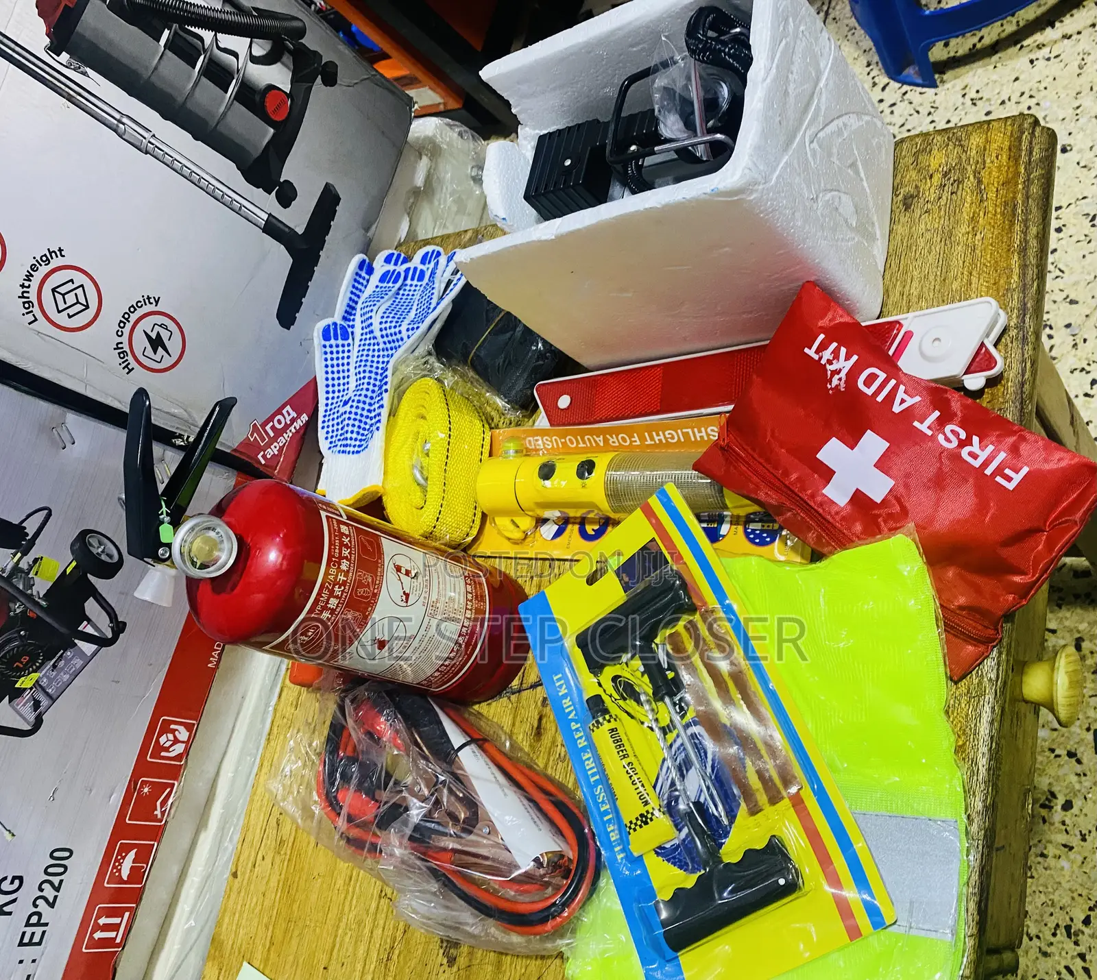 Saftey Car Kit With Fire Extinguisher, Tire Inflator,First Aid Kit
