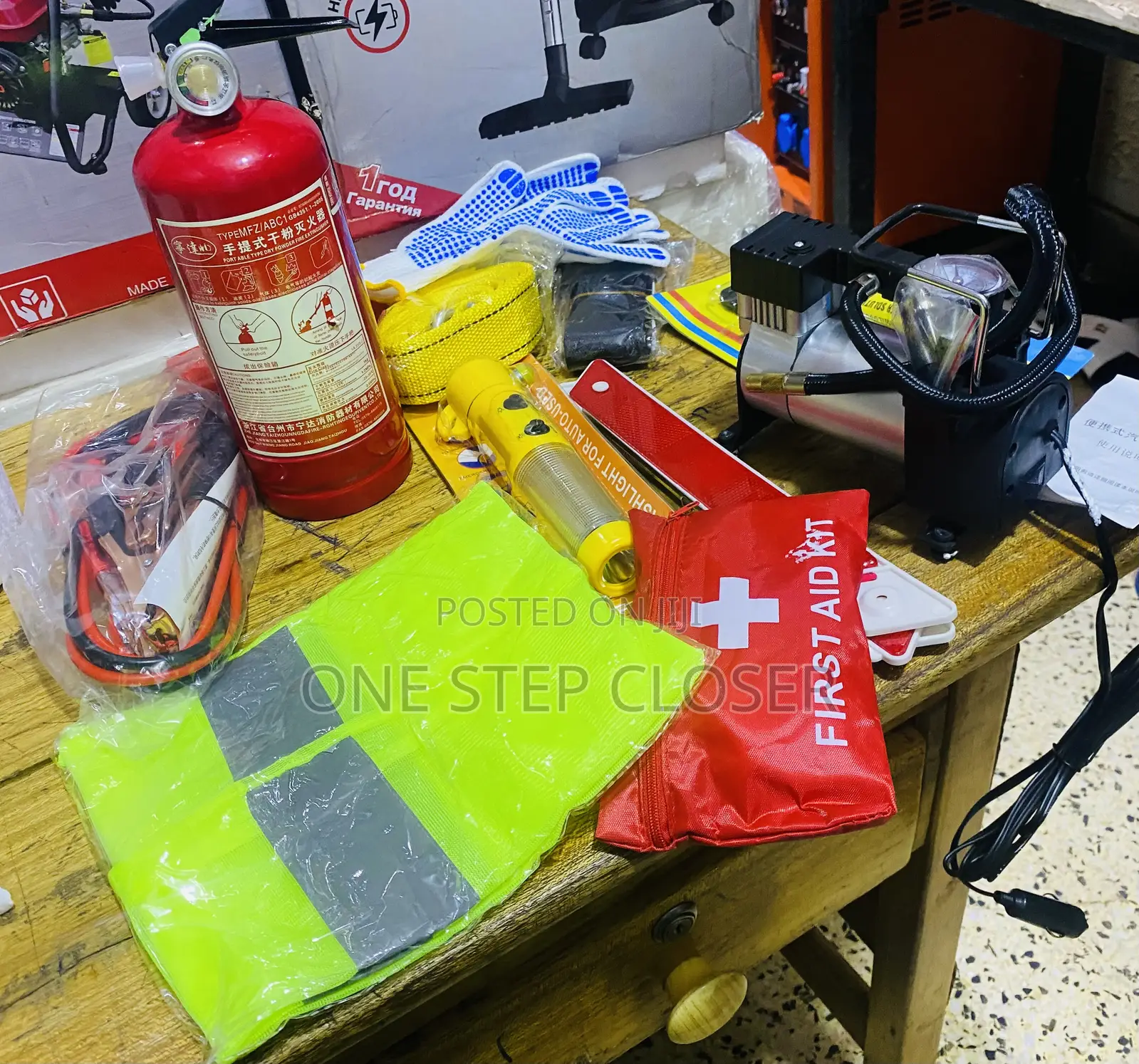 Saftey Car Kit With Fire Extinguisher, Tire Inflator,First Aid Kit