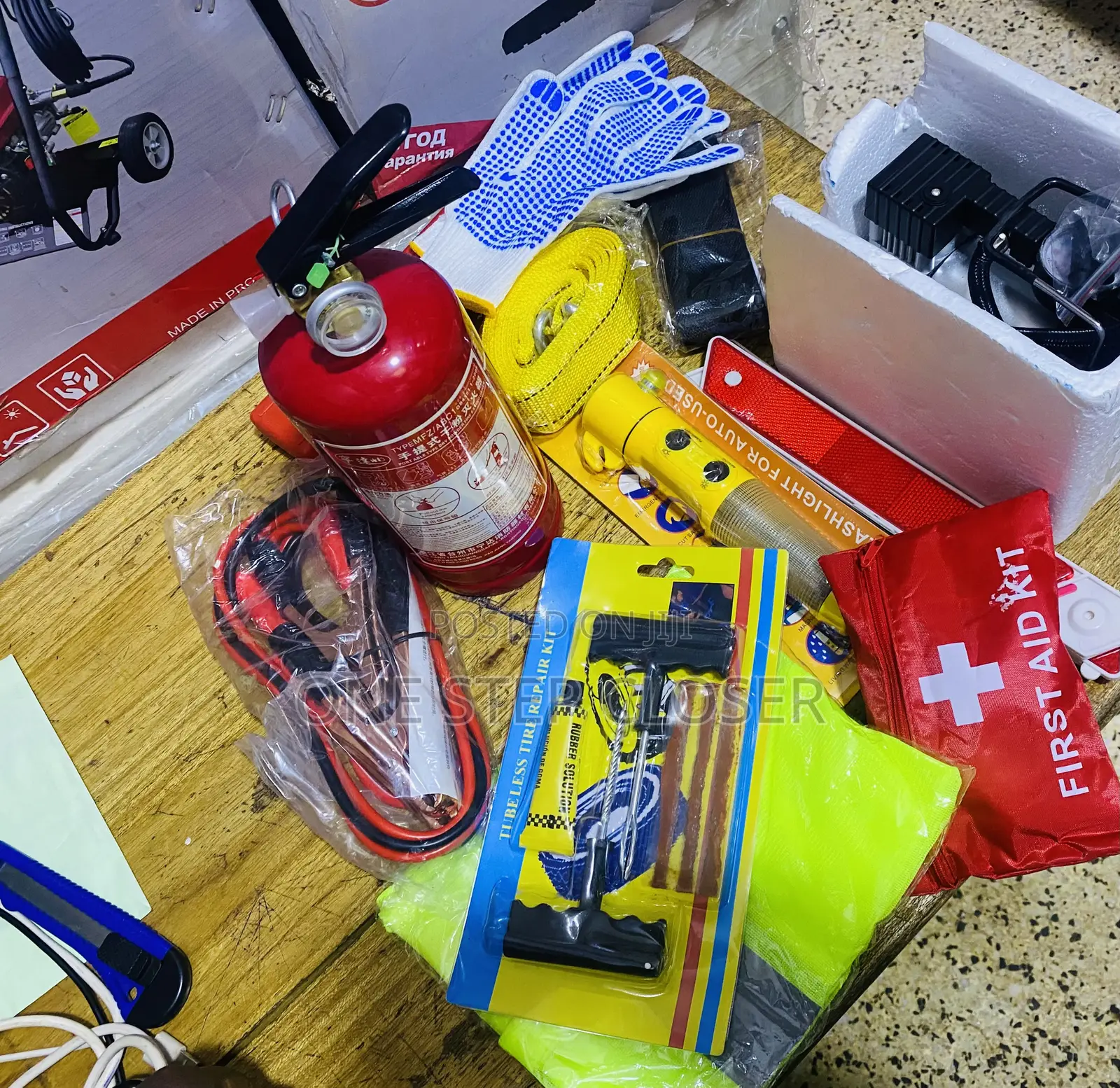 Saftey Car Kit With Fire Extinguisher, Tire Inflator,First Aid Kit