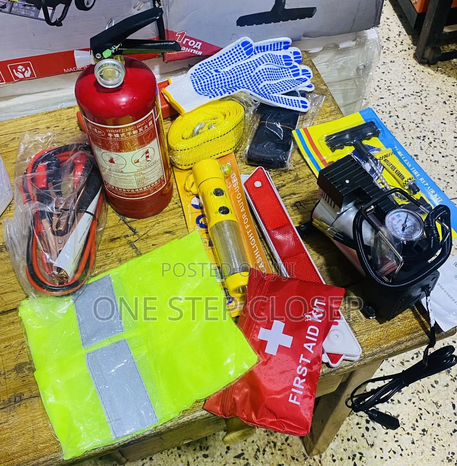Saftey Car Kit With Fire Extinguisher, Tire Inflator,First Aid Kit
