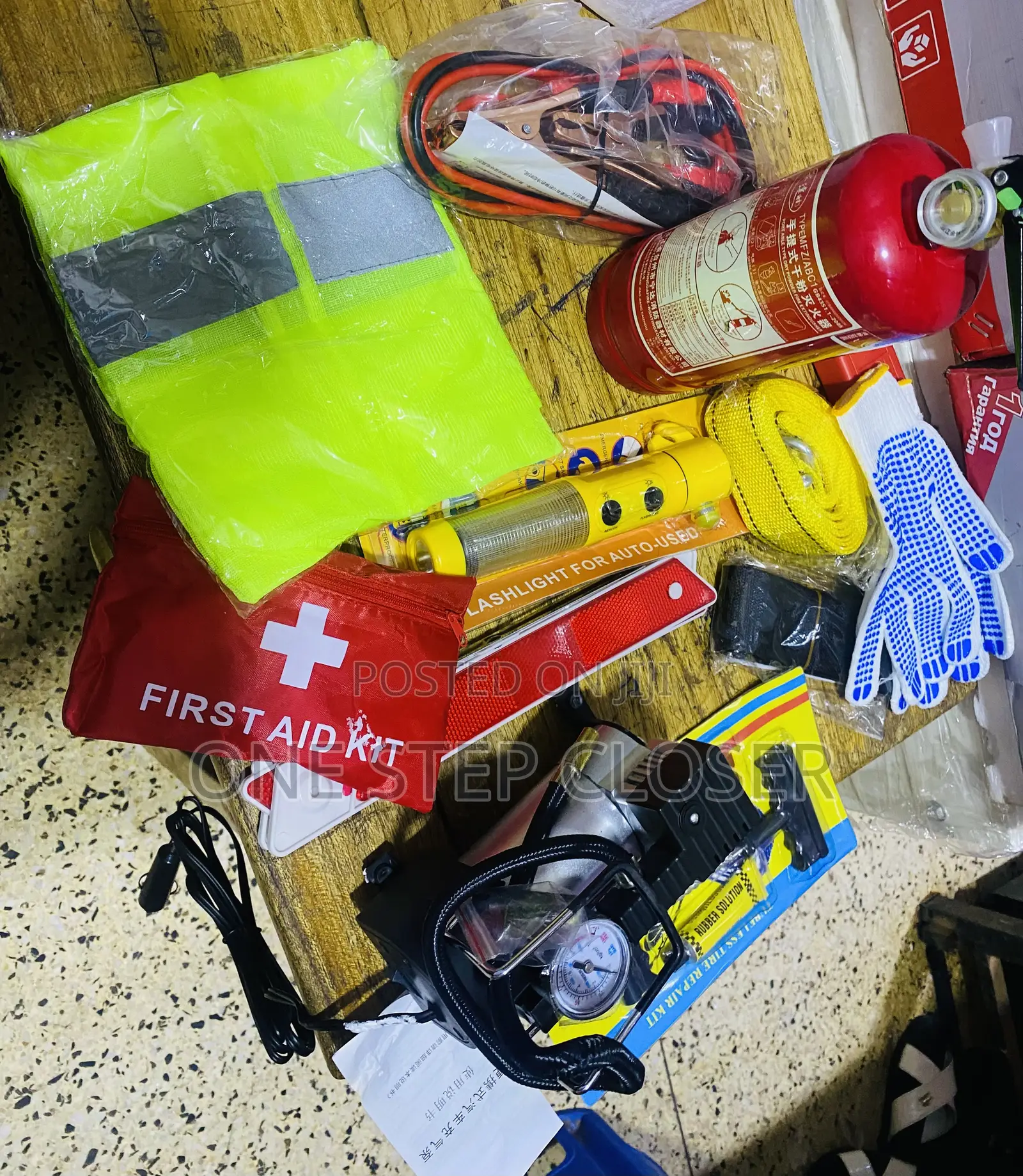 Saftey Car Kit With Fire Extinguisher, Tire Inflator,First Aid Kit