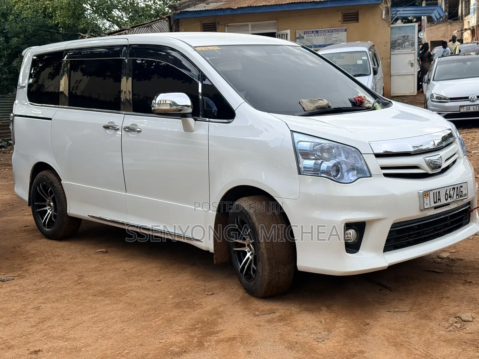 Toyota Noah 2011 White