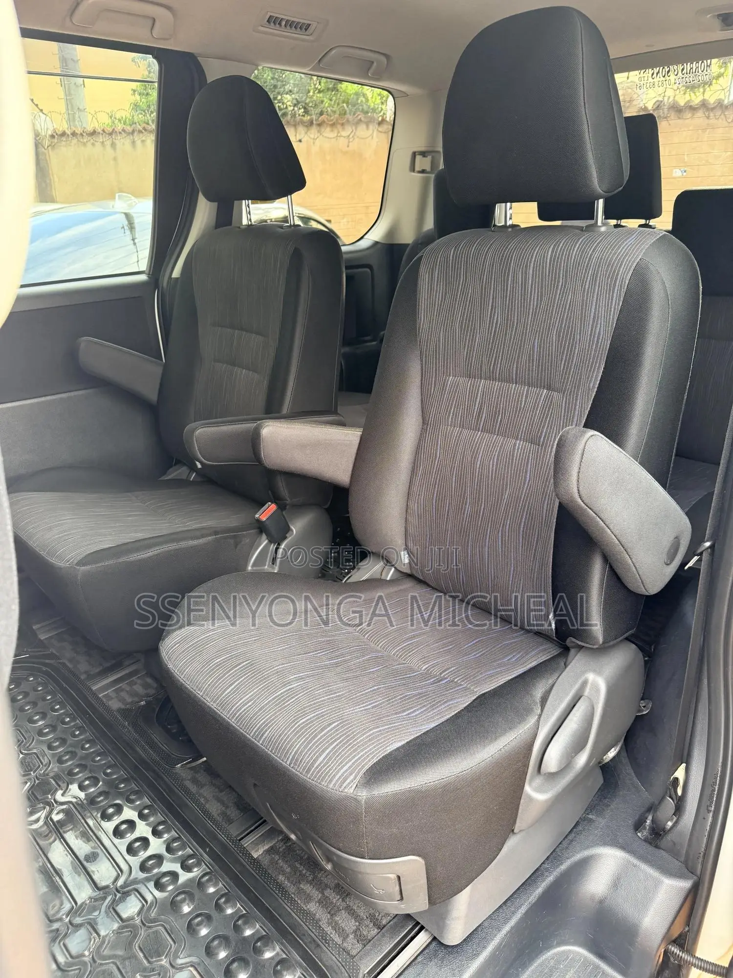 Toyota Noah 2011 White