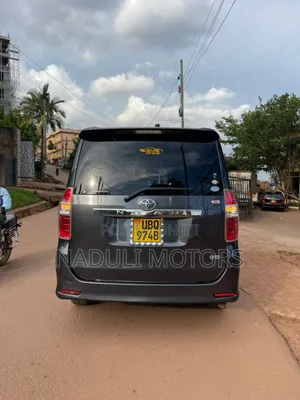 Toyota Noah 2.0 143hp FWD (8 Seater) 2011 Black
