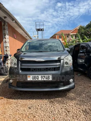 Toyota Noah 2.0 143hp FWD (8 Seater) 2011 Black