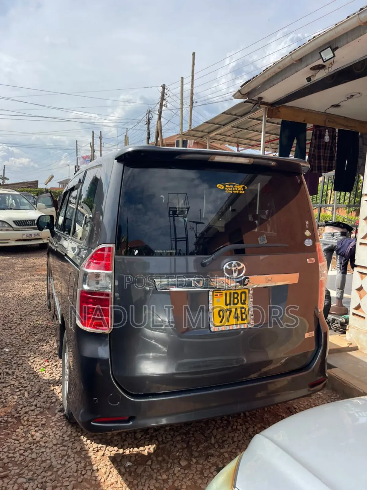 Toyota Noah 2.0 143hp FWD (8 Seater) 2011 Black