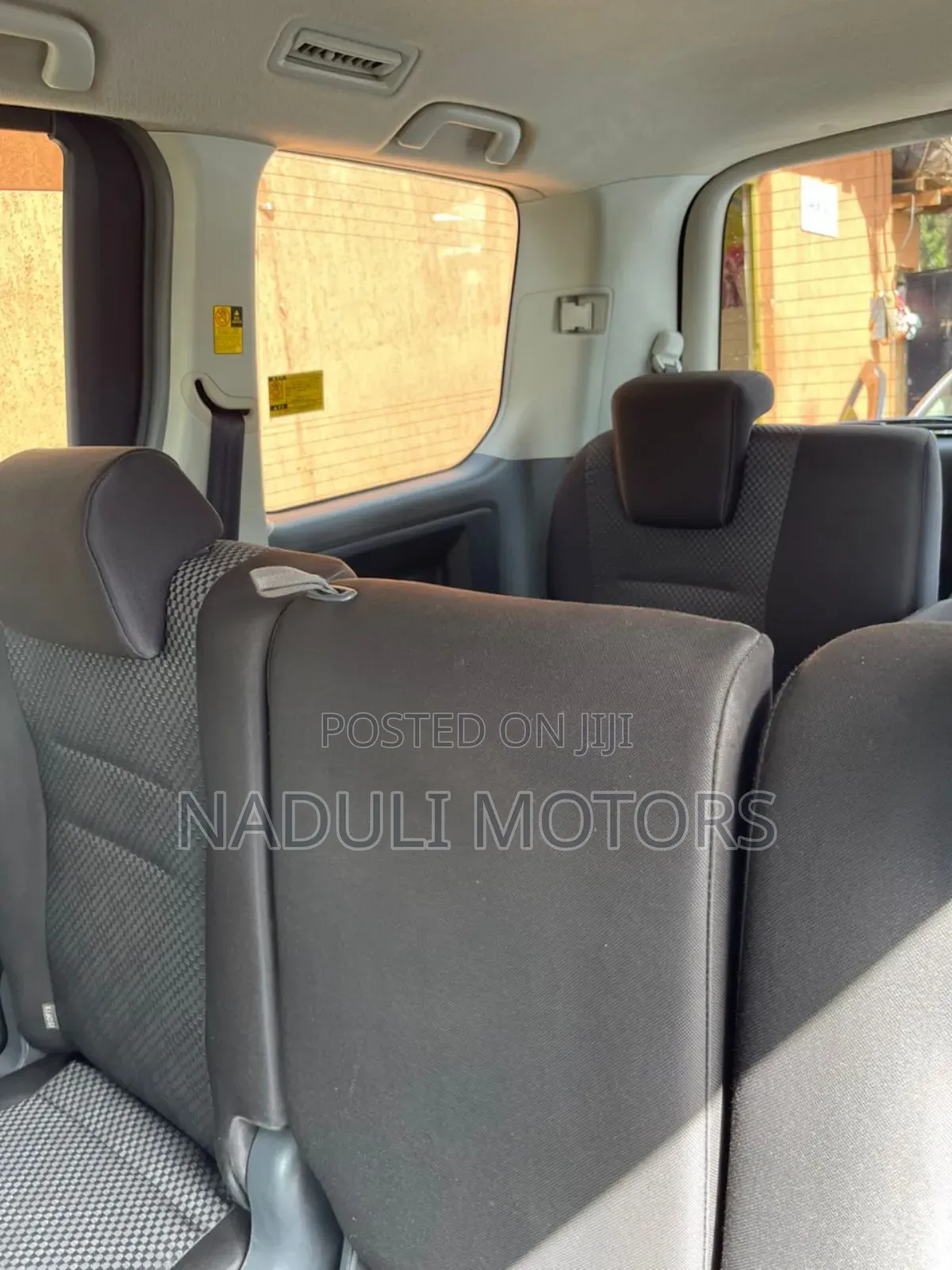 Toyota Noah 2.0 143hp FWD (8 Seater) 2011 Black