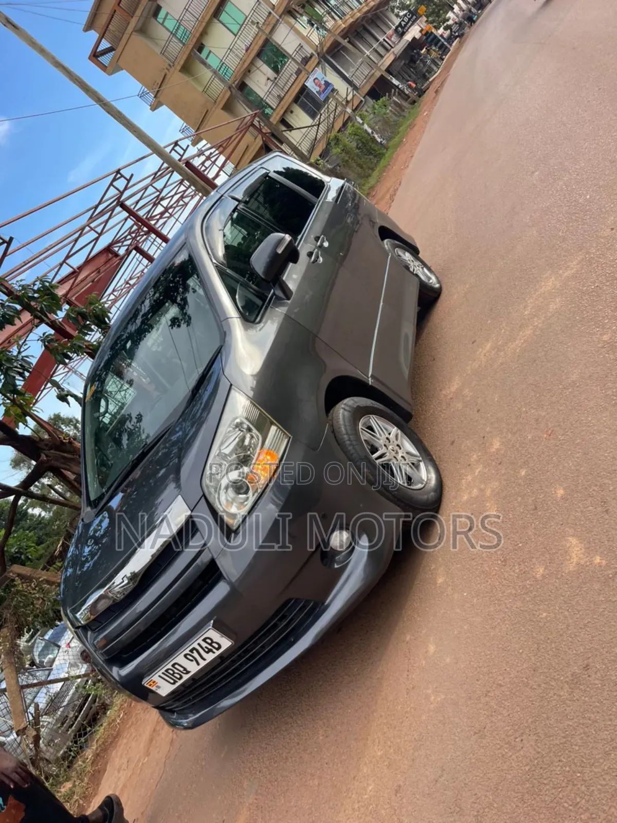 Toyota Noah 2.0 143hp FWD (8 Seater) 2011 Black