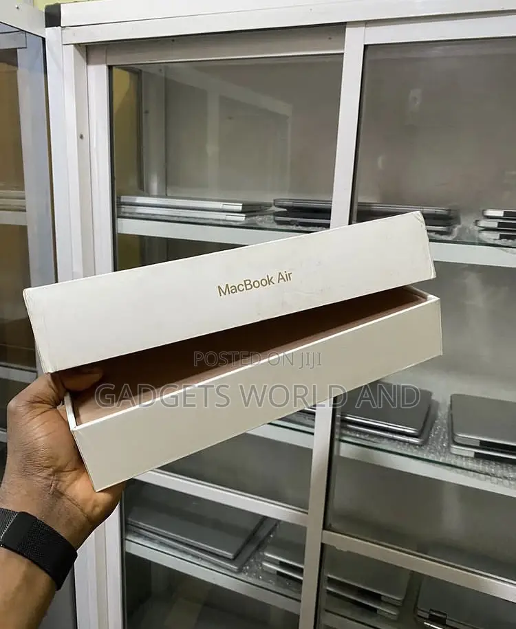 New Laptop Apple MacBook Air 2019 8GB Intel Core i5 SSD 256GB