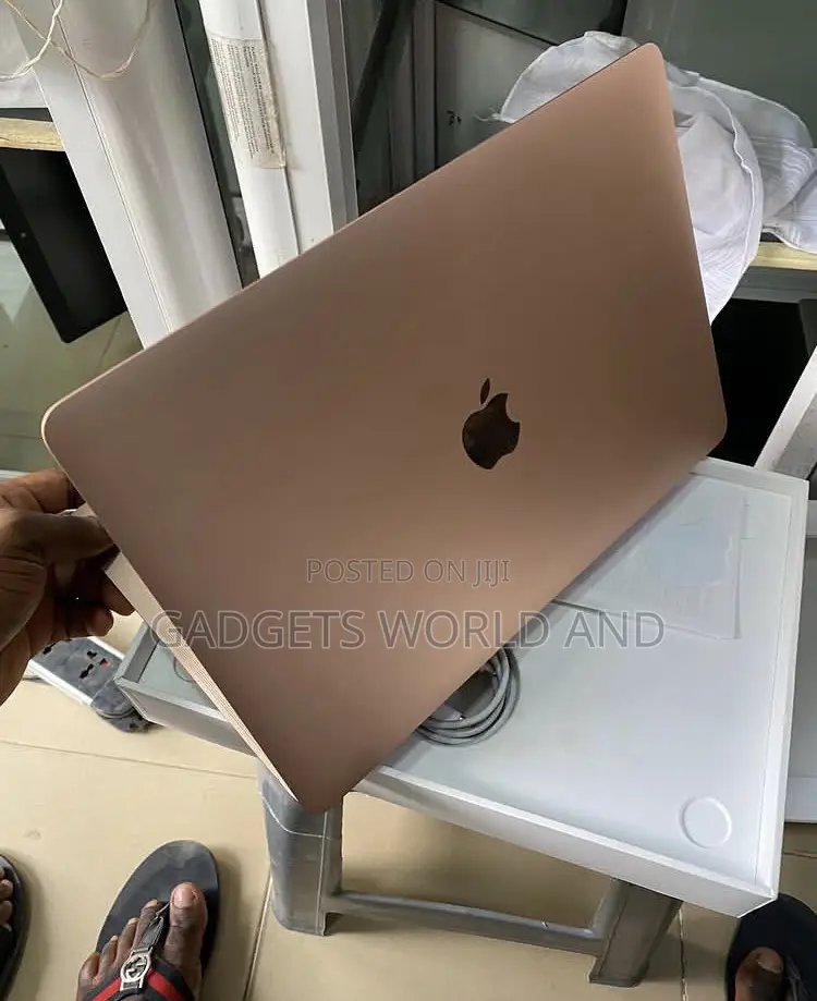 New Laptop Apple MacBook Air 2019 8GB Intel Core i5 SSD 256GB