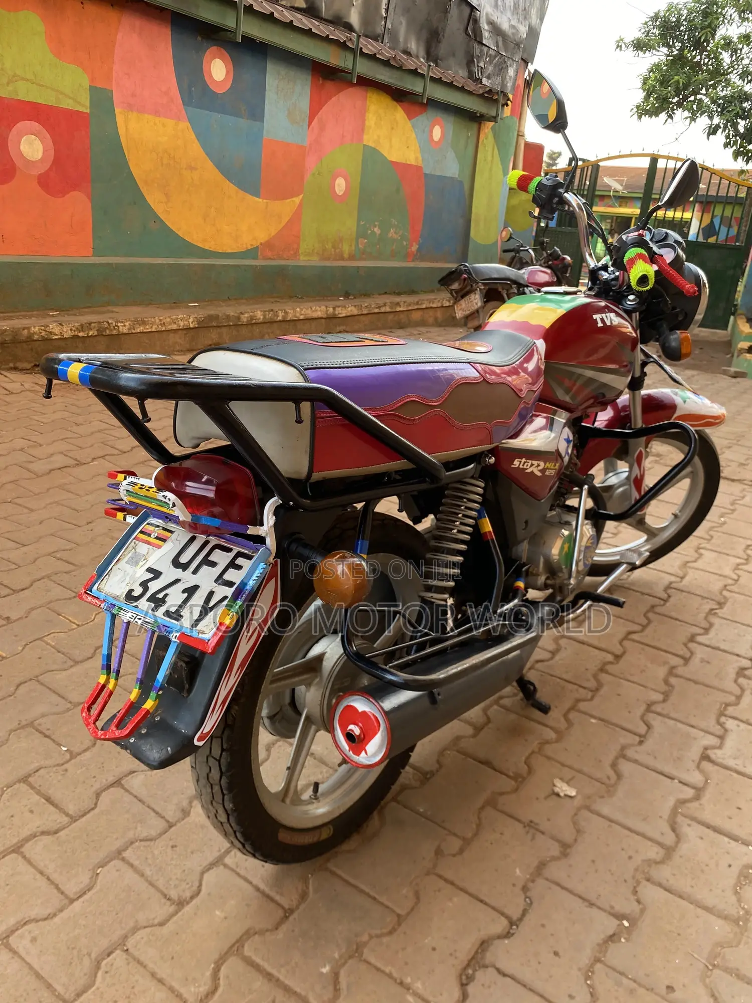TVS HLX 125 2022 Red