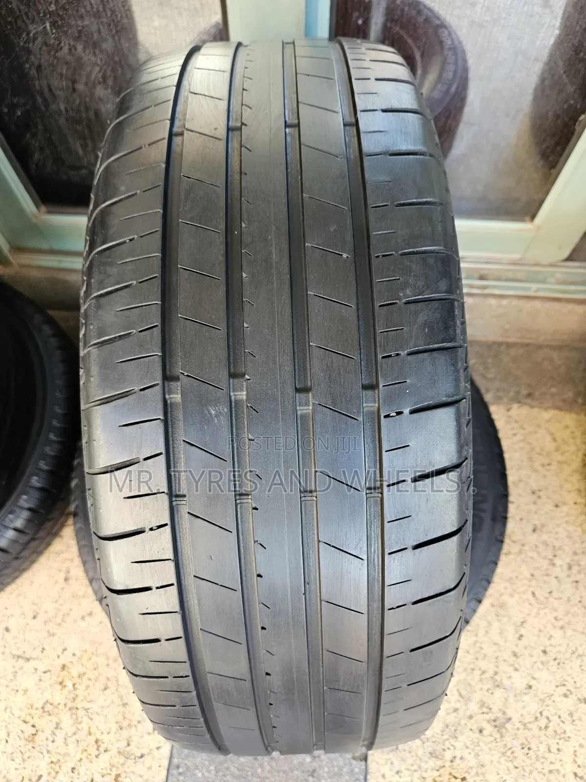 225 55 R17 Bridgestone Tranza Container Tires 4rm Japan