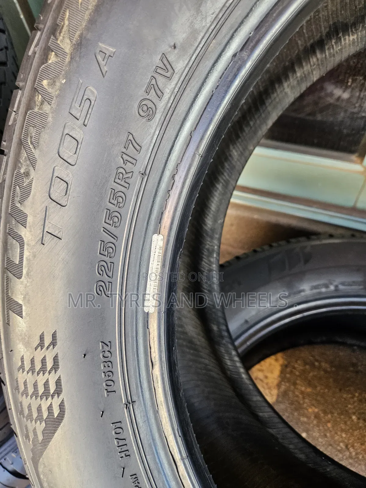 225 55 R17 Bridgestone Tranza Container Tires 4rm Japan
