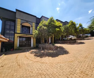 3bdrm Duplex in Muyenga Kironde Rd, Central Division for rent