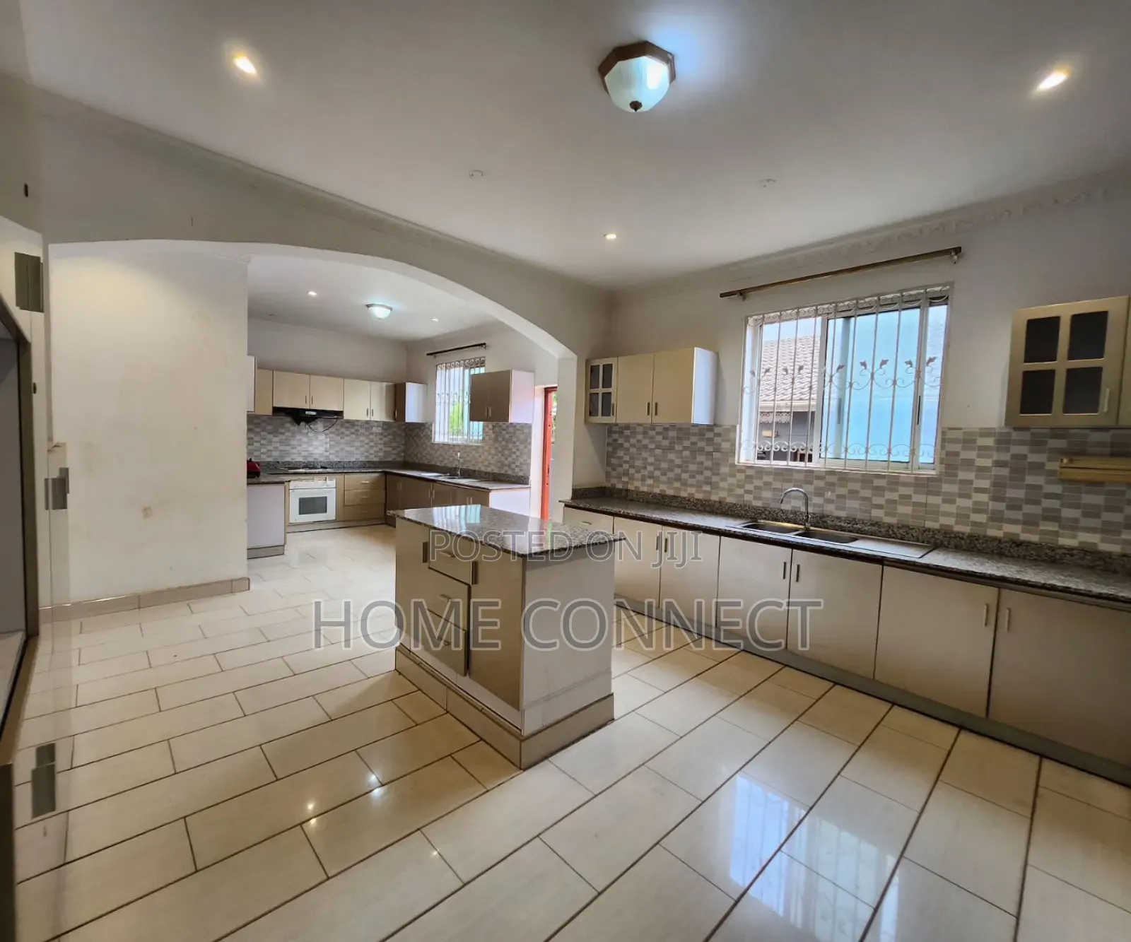 5bdrm Duplex in Bukoto, Central Division for rent