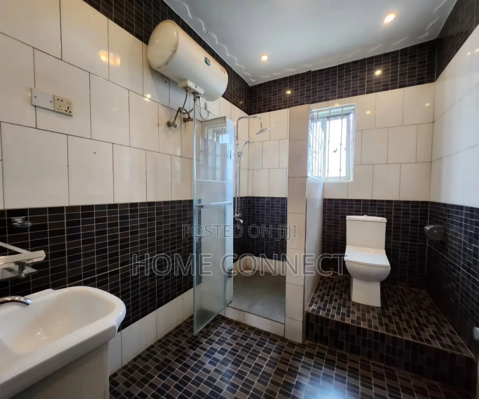 5bdrm Duplex in Bukoto, Central Division for rent