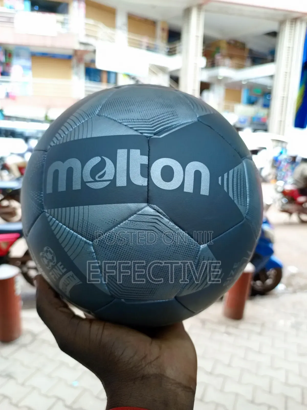 Molten Vantaggio Lifting Ball
