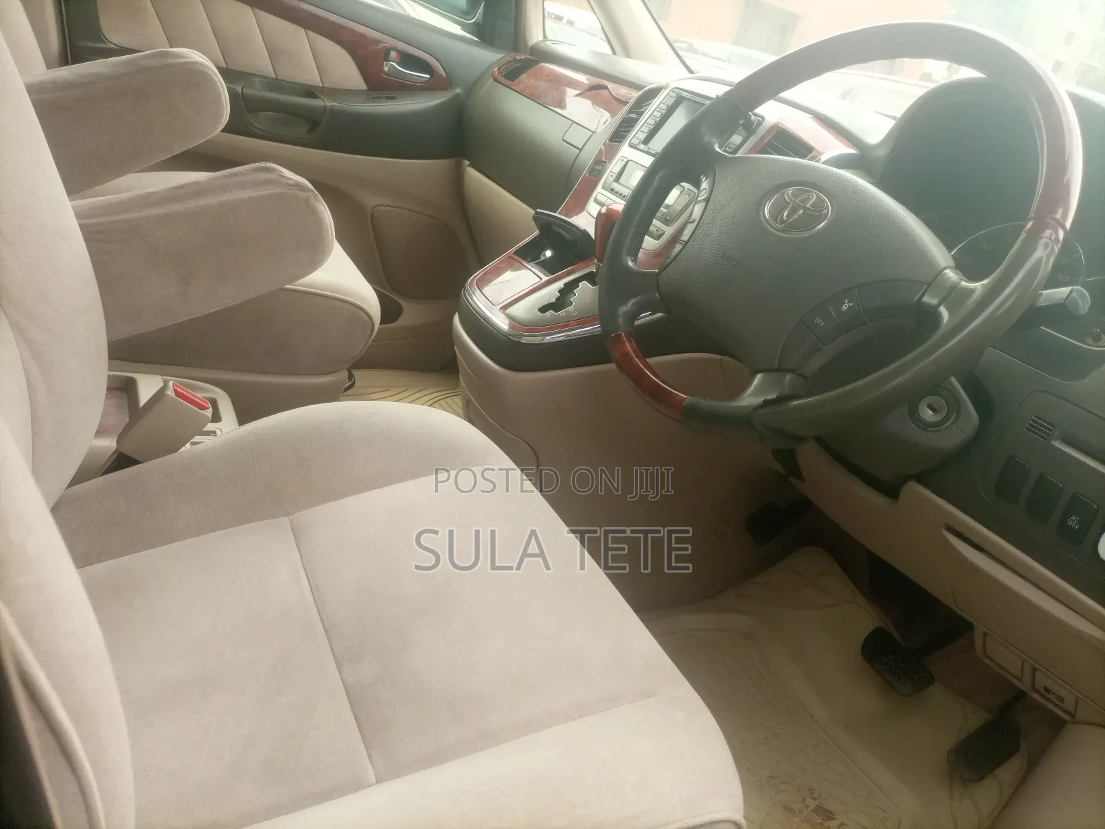Toyota Alphard 2.4 Petrol AWD 2004 Silver