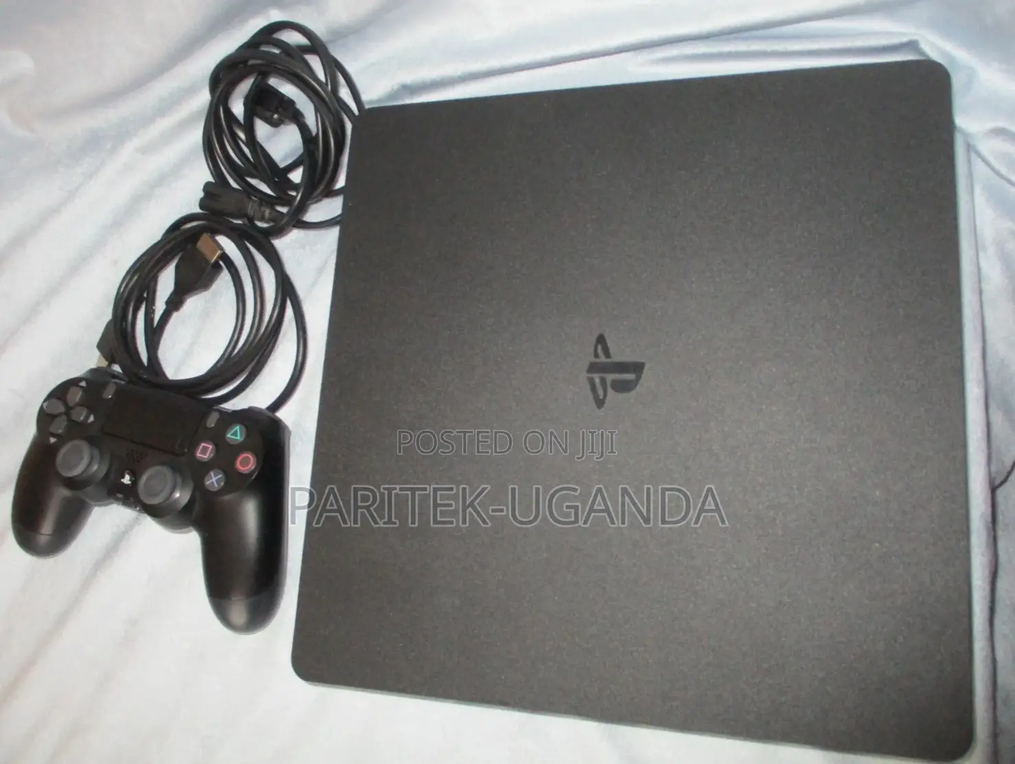 Playstation 4 With One Gamepad