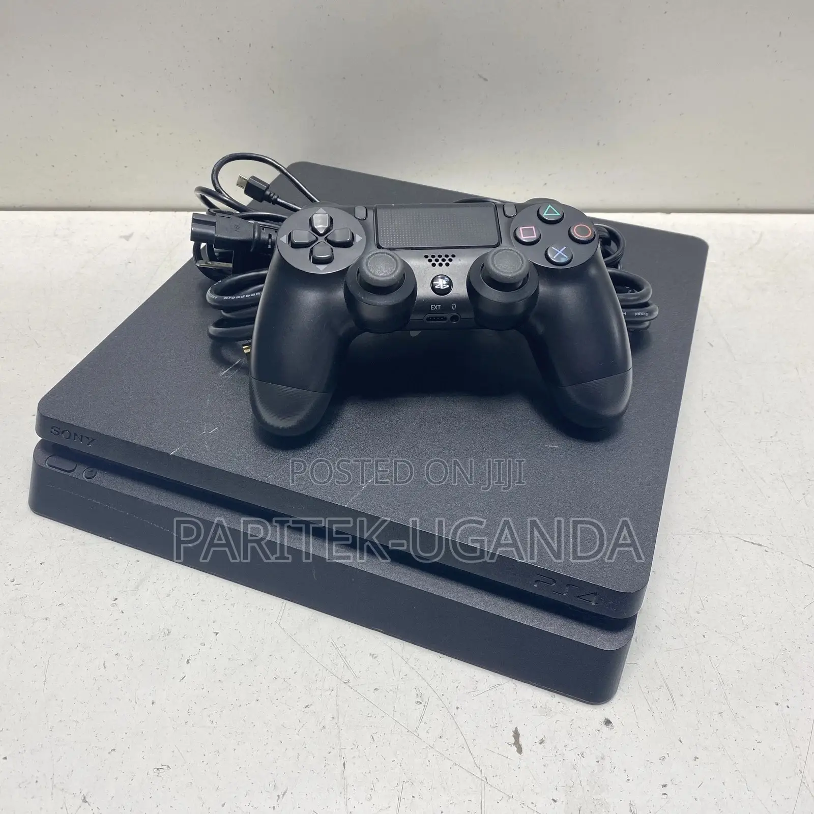 Sony Playstation 4 With 1 Gamepad