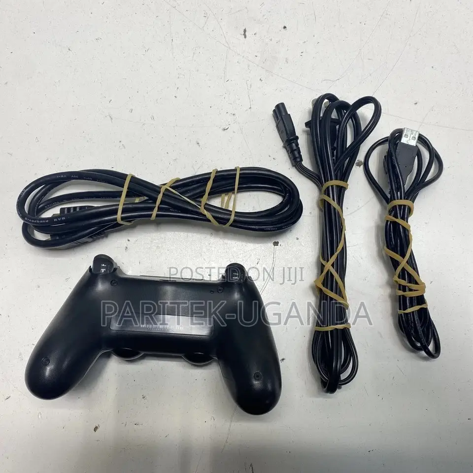 Sony Playstation 4 With 1 Gamepad