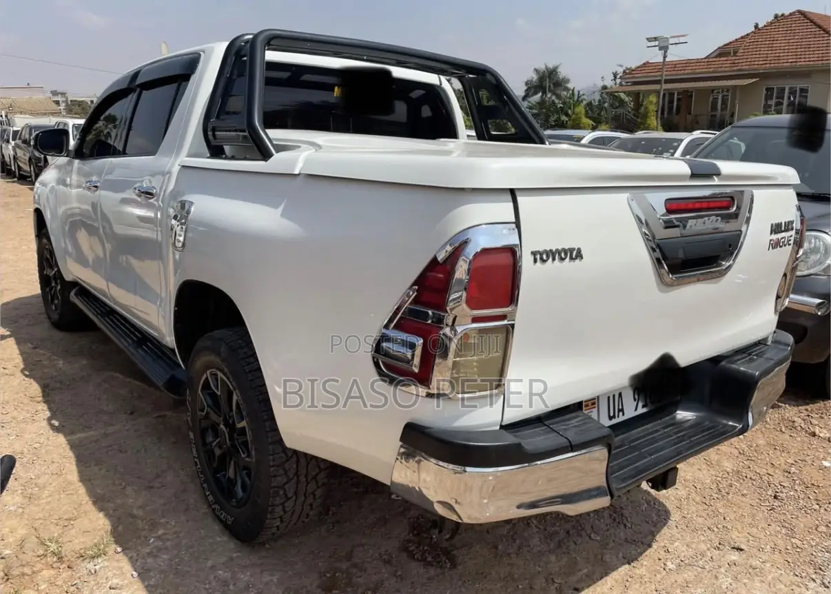 Toyota Hilux Revo Double Cab Deisel 2.4 AWD 2018 White