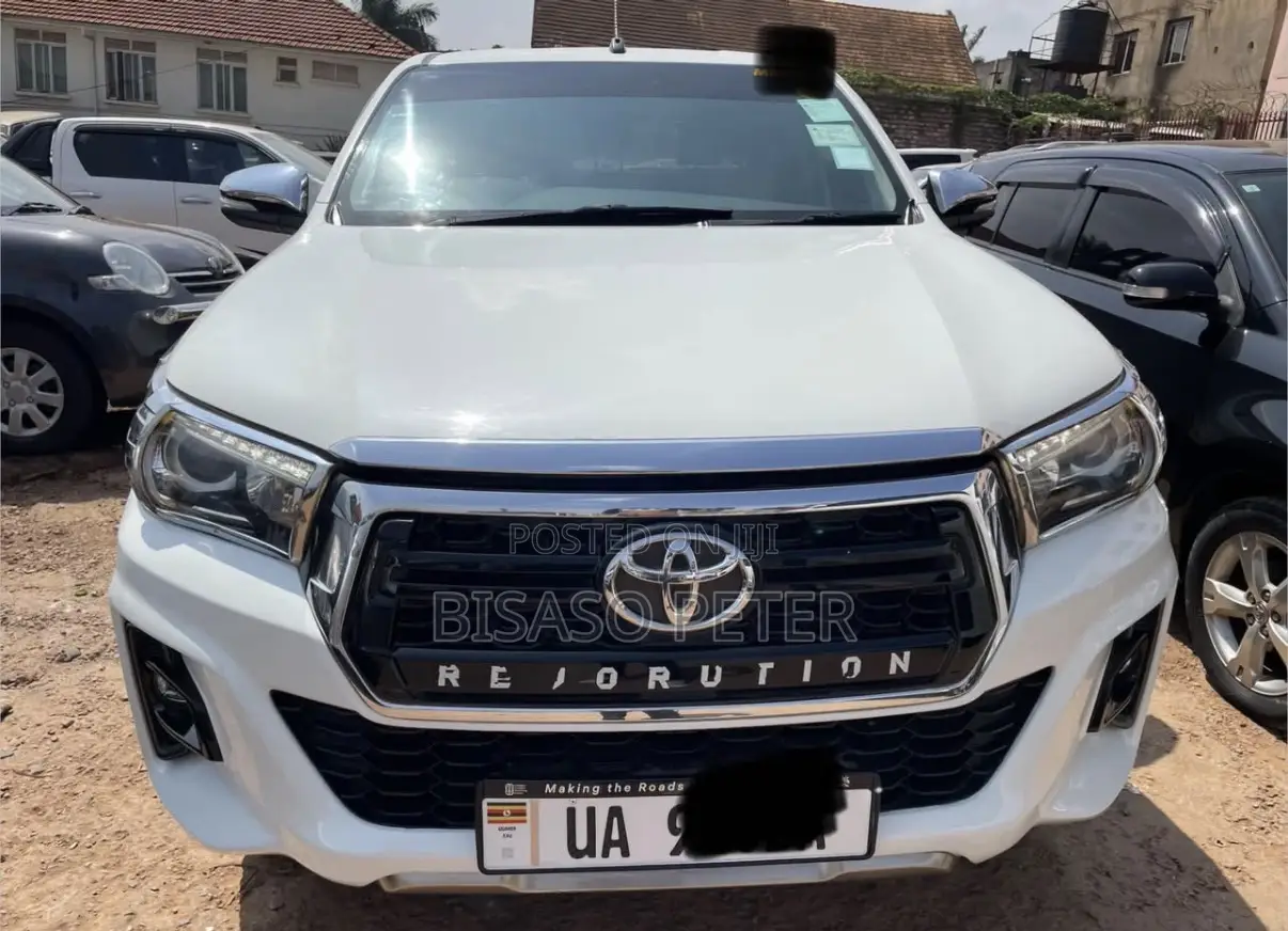 Toyota Hilux Revo Double Cab Deisel 2.4 AWD 2018 White