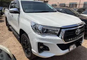 Toyota Hilux Revo Double Cab Deisel 2.4 AWD 2018 White