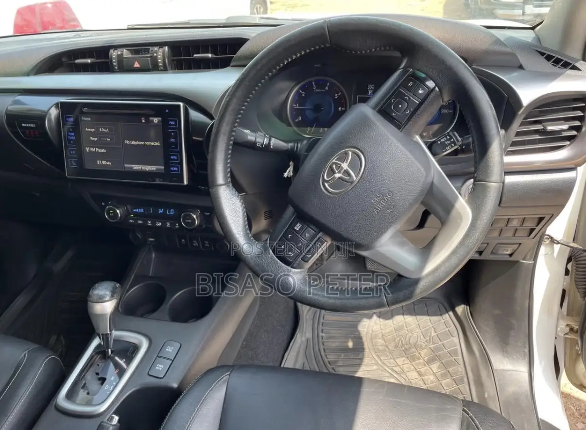 Toyota Hilux Revo Double Cab Deisel 2.4 AWD 2018 White