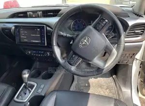 Toyota Hilux Revo Double Cab Deisel 2.4 AWD 2018 White