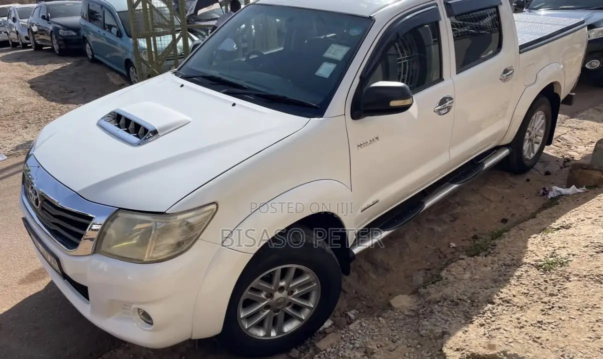 Toyota Hilux 3.0 D-4D 4x4 2014 White