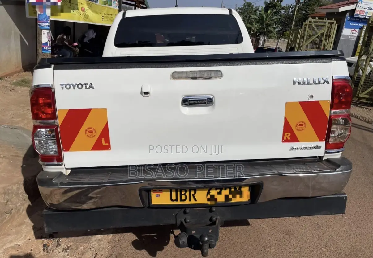 Toyota Hilux 3.0 D-4D 4x4 2014 White