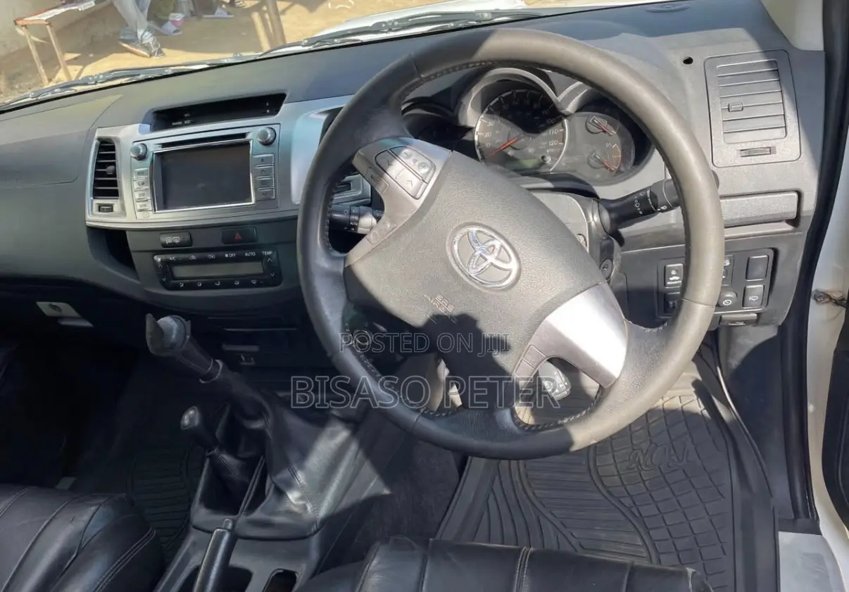 Toyota Hilux 3.0 D-4D 4x4 2014 White