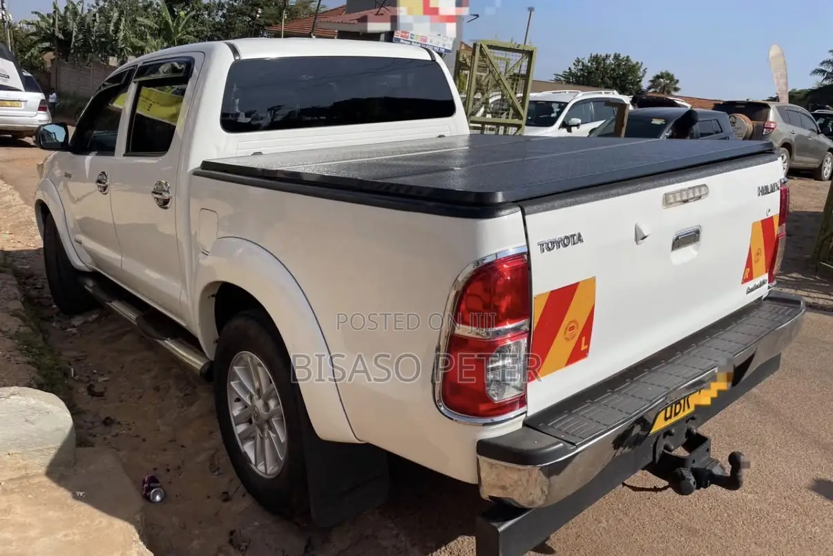 Toyota Hilux 3.0 D-4D 4x4 2014 White