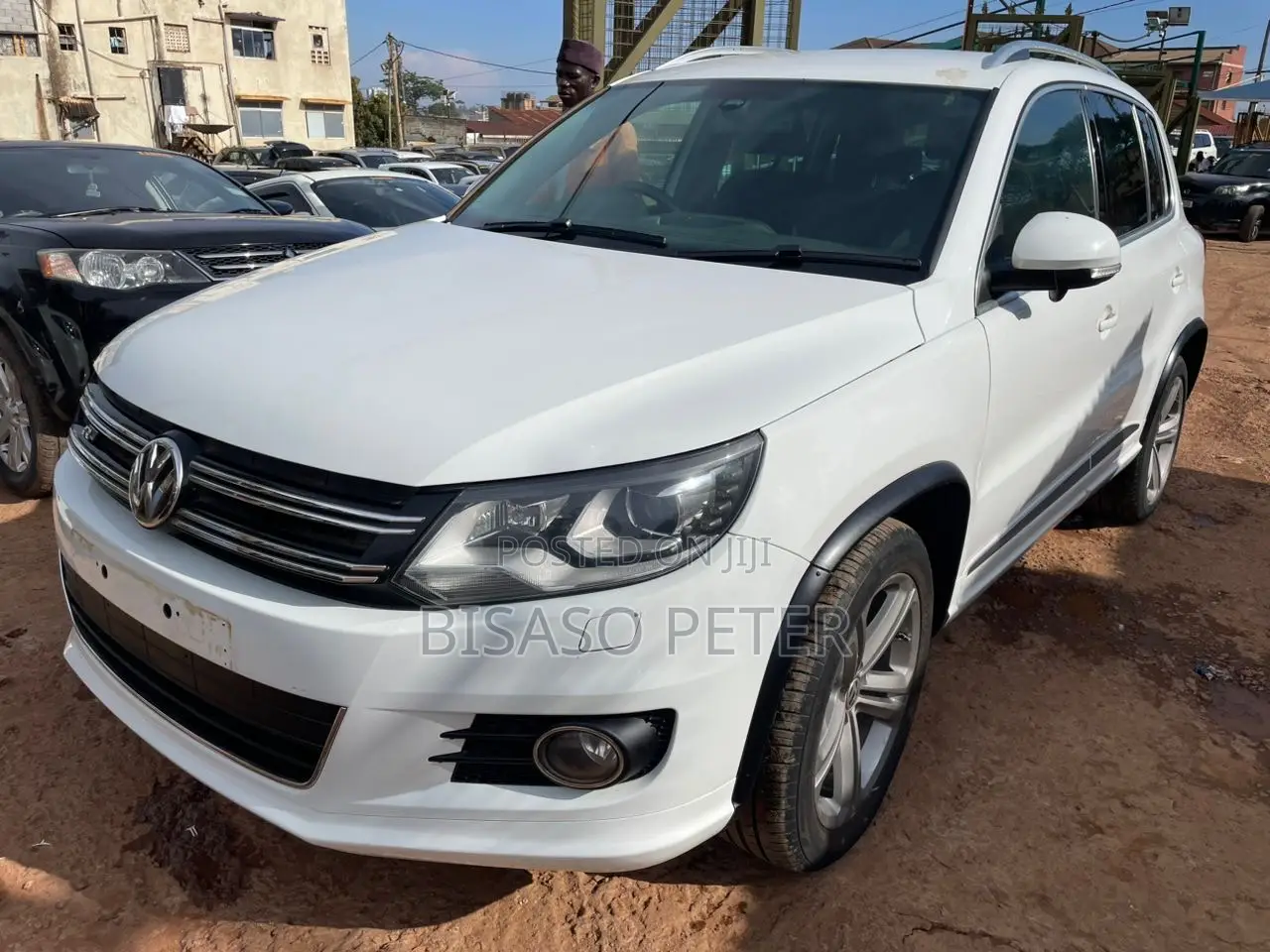 Volkswagen Tiguan R-Line 4Motion 4dr SUV AWD (2.0L 4cyl Turbo 6A) 2015