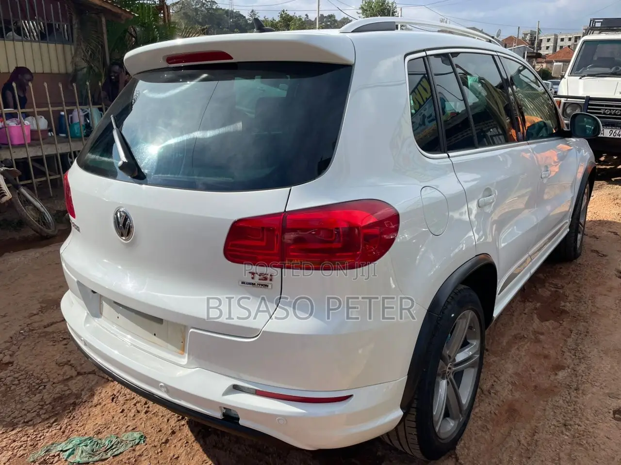 Volkswagen Tiguan R-Line 4Motion 4dr SUV AWD (2.0L 4cyl Turbo 6A) 2015