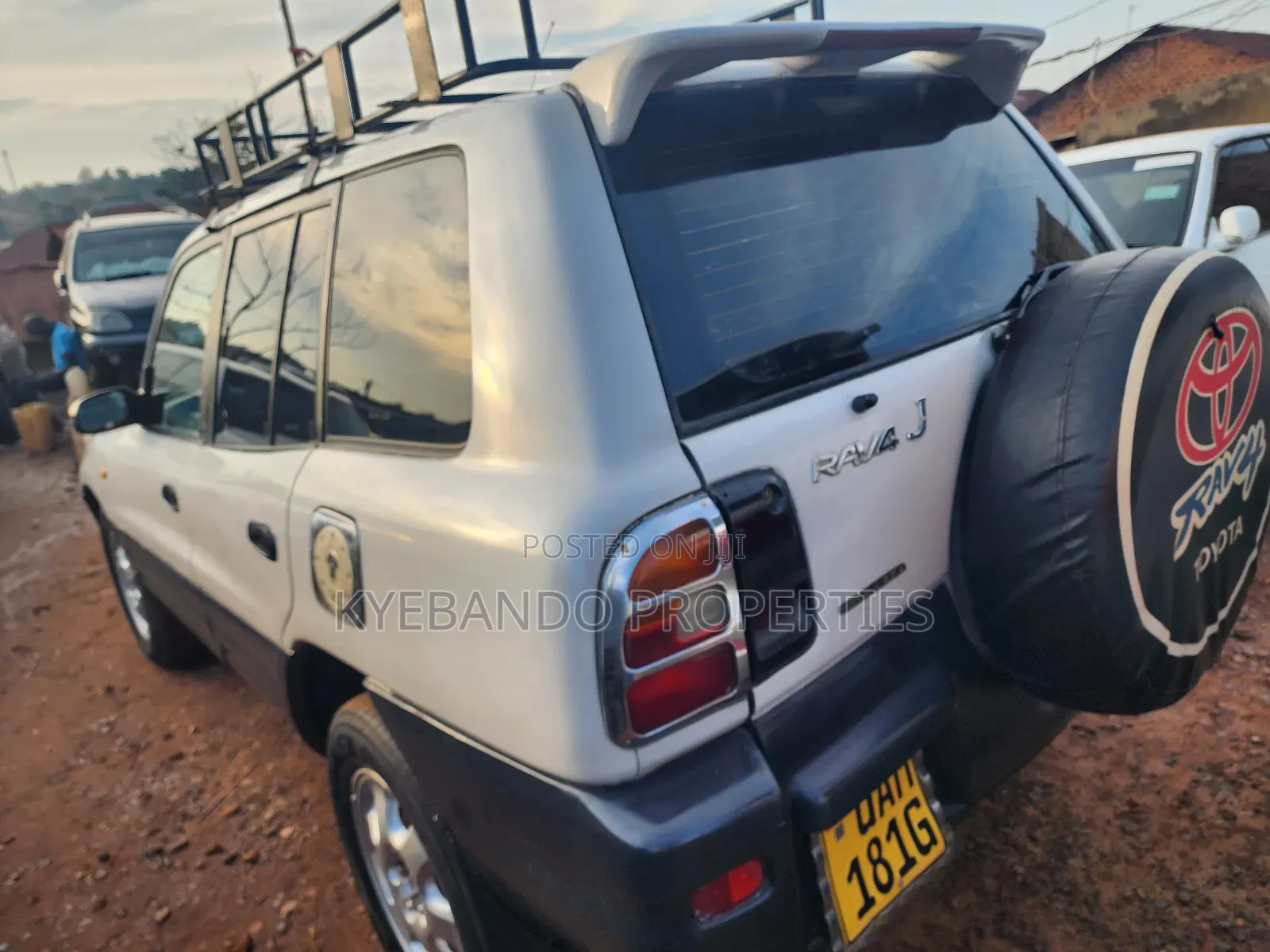 Toyota RAV4 Base FWD 1999 White