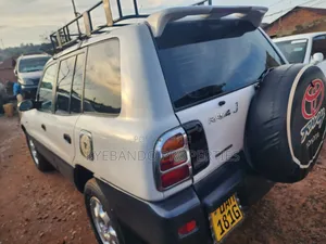 Toyota RAV4 Base FWD 1999 White
