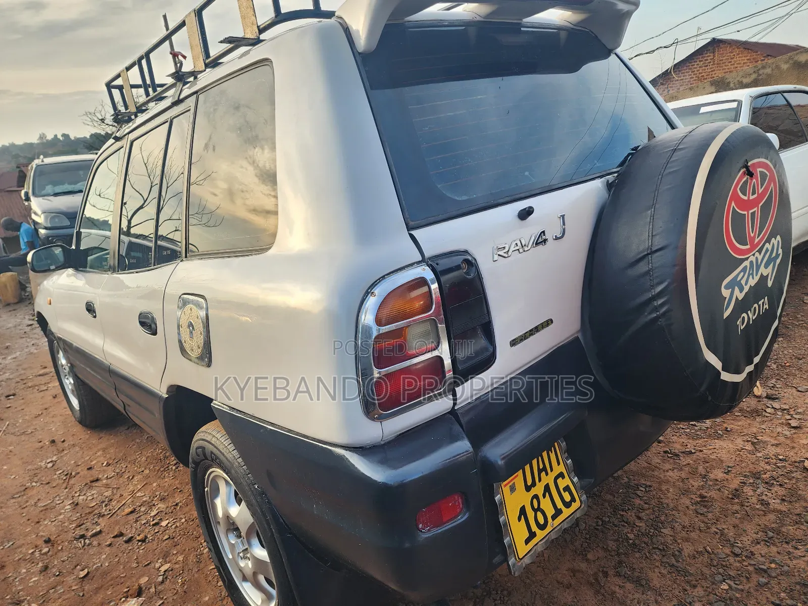 Toyota RAV4 Base FWD 1999 White