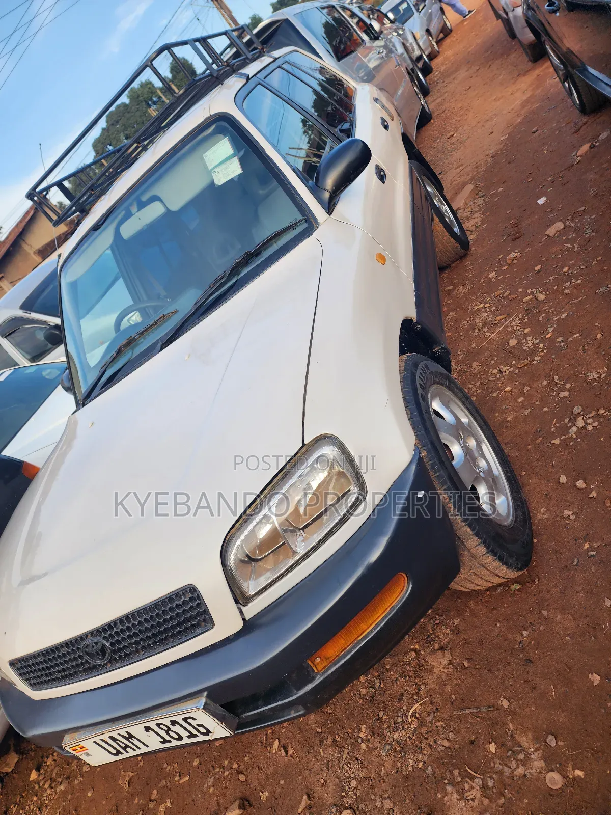 Toyota RAV4 Base FWD 1999 White